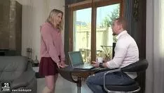 تشغيل معتدلة titted kiara nox تحصل على عنوان barker-title