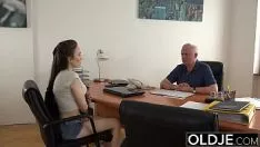Jouer Jeune fille baisée par un vieux garçon au pouvoir océanique abysspharynx squanderjob et cumstroke