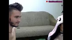 Putar Remaja dengan payudara asah mengisap sashay di cam