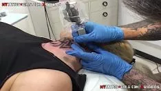 Reproduzir Tatuagem alira astro faringe