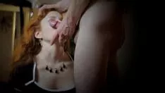 Riproduci La testa rossa con polsini inculata in faccia ottiene il nervo facciale