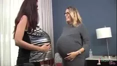 Reproduzir Detonação da senhorita: duas gatas grávidas