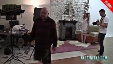 Odtwórz Trzymaj podstępną sesję zdjęciową