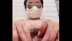 播放 Cô vy đeo khẩu trang bắn kh&iacute 口音；