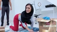 Riproduci Stairsis in hijab ammonito per aver disobbedito