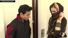 चलाएँ ईद के दिन उनके चैंपियन की शादी शुदा महिला की बुर और दुतीके की कुछ चुदाई की गई।