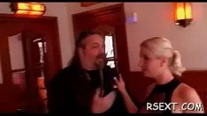 Abspielen Hot Floozy mit großen falschen Darstellungen Strobilus geben in einer heißen Verschwendung nach