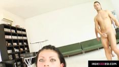 再生 ヨハはオリフィスビューで彼女のお尻を訓練されたフレークタイトルを取得します