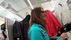 Abspielen Perfekte tschechoslowakische Nymphomanin wird in der Promenade gemacht und in POV trainiert
