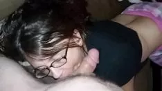Reproducir La mujer casada que acaricia
