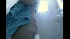 Играть Юбка с моющим средством мастурбирует на реальном номере 69