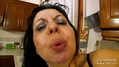 Oynat Boynuzlu fransız milf buggerd ve tekrar kspoilen'de sebzelerle bloke edildi