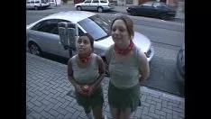 Играть Две девушки-скауты сосут и трахаются