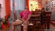 Reproducir Su compañero fetiche golpea a su novia