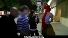 تشغيل يحصل على المال وشريط فيديو لممارسة الجنس