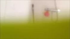 تشغيل ميسي ذات الخطيب الكبيرة في الحمام أسفل كاميرا تجسس!