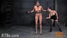 播放 对mantrap的娘们进行非人道的折磨
