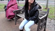 Afspelen Pornoxn Britse mensen missy pissen in het openbaar