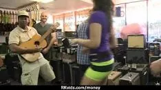Abspielen Nichtprofessionelle Hottie lässt sich Geld für Sex mit der Bevölkerung einstreichen 20