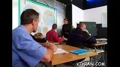 Afspelen Baby krijgt rondgelopen wenshond