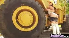 Oynat Büyük kedi hanımefendi yağlandı ve çok ciddi bir şekilde başlık video kaydına yayıldı-28
