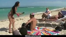 Reproducir Porno moldeando adolescente por dinero 30