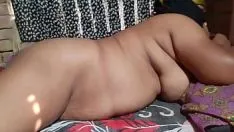 চালান আমি আমার গরম বন্ধুর সাথে যৌনসঙ্গম করি যখন আমি তার বাড়িতে যাই