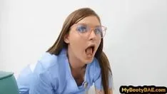Reproducir Nena perra cachonda follada por una gran polla en misionero