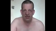 Jouer Un message à mon haineux, je ne m'en vais pas pendant que vous vous cachez derrière votre ordinateur depuis un autre site porno, comme vous l'avez fait sur cette vidéo.