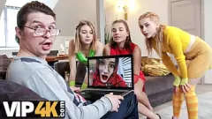 Putar Remaja Rusia di Pesta Lesbian Threeway yang Intens