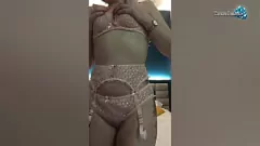 চালান আবেগী MILF নিজেকে আনন্দ দেয়: ভেজা ভগ এবং বড় স্তন হস্তমৈথুন