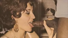 Afspelen Retro interraciale ontmoeting: taboe -verpleegster wordt nat met zwarte pik