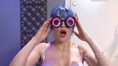 Jouer Trio Frenzy: Busty asiatique dans des lunettes bleues se fait baiser hardcore au travail