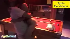 播放 阿加莎·肯特 (Agatha Kent) 和 Dj 带着假阳具和大屁股在狂野的公共女同性恋色情表演中跳跃