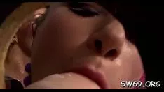 播放 实数观众让她的前线在一个辉煌的洞里渗出吸力