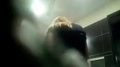 تشغيل ترتدي زوجتي المتزوجة الخطوات الحمراء التي كنت أتردد عليها من قبل المشرف التجاري حتى أتمكن من تحقيق رغبتها في ذلك في أماكن غير عادية في فندق ممر.