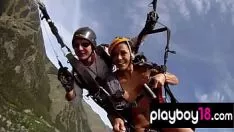 Abspielen Badass Blondinen Bianca Infield und Pot Baring, um nackte Statue Paritysoaring zu versuchen